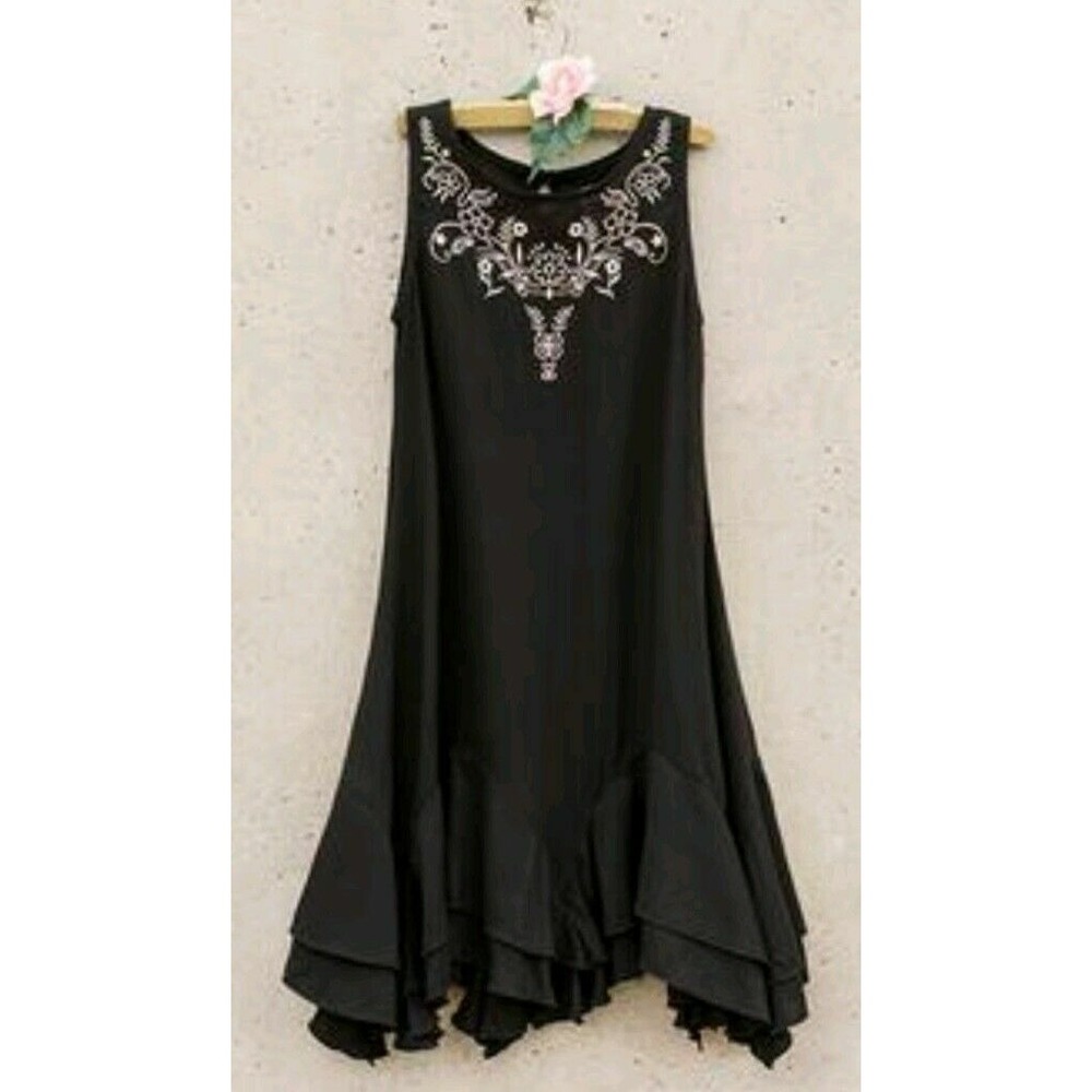 New Mia Joyfolie karina Dress in black embroidered size 6